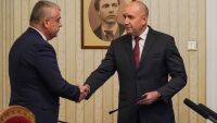Отиваме на избори: АПС върнаха веднага третия мандат на президента