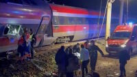 Кадри в социалните мрежи показват евакуацията на оцелелите от катастрофиралите влакове в Испания (ВИДЕО)