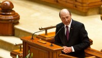 Траян Бъсеску: Политиците се поставят над закона