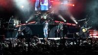 Guns N' Roses обявиха концерт и в София