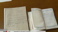 Предсмъртното синьо тефтерче на Вапцаров – за първи път пред камера