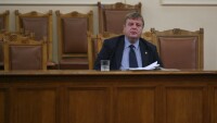 Каракачанов отговаря на депутатите за продажбата на военни имоти