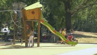 Родители и експерти алармират за опасни детски площадки