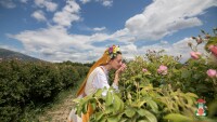 Виктория Трифонова за розите, бонбоните и европейската награда, която спечели на форум в Португалия