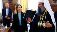 Рая Назарян се срещна с патриарх Даниил, размениха си звънец, икона и Библия