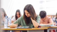 Правителството отпусна стипендии на 366 ученици с изявени дарби
