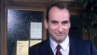 След усложнения от деменция: Почина актьорът Джеймс Сикинг