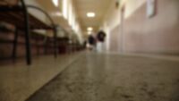 Обратно в клас: Как държавата ще върне в училище отпадналите ученици?