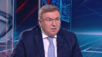 Костадин Ангелов за кризата със заплатите на младите лекари: Оставка няма да реши проблема