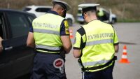 След гонка полицията в Смолян арестува 17-годишен, шофирал без книжка