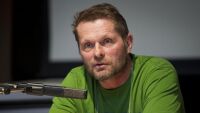 Футболна легенда: Биех жена си, пиех и се събуждах под мостове