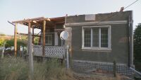 Отнесени покриви: Обявиха частично бедствено положение в село Дъбравите заради ураганния вятър