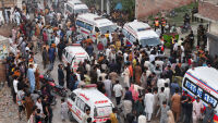 Покрив на учебен център в Пакистан се срути, уби 14 деца