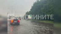 Улиците станаха реки за минути:  Мощна буря с градушка и гръмотевици връхлетя София (ВИДЕО и СНИМКИ)