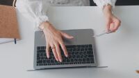 Рисковете за парите ни по време на ваканцията: Плащанията със смартфона са най-сигурният метод