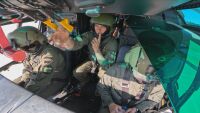 Военни пилоти тренират за битката с горските пожари