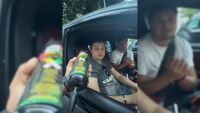 22-годишният шофьор, сниман с райски газ в автомобила, е задържан