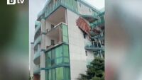 След бурята в Приморско: Вятърът отнесе покрив на тераса, няма тежко пострадали