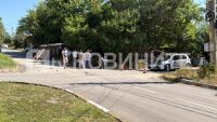 Катастрофа между бус и автомобил в Русе. Бременна жена и момиченце на година са сред пострадалите