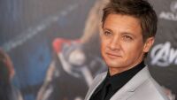 Джереми Ренър: Мат Деймън ще остане Борн завинаги