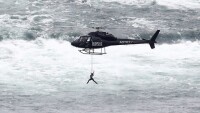 Съпруга за рекорд: Ерендира Валенда увисна на зъбите си над Ниагарския водопад
