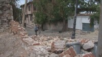 Стена се срути на оживена улица в Старинния Пловдив