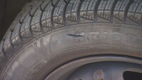Задържаха мъж, нарязал гумите на 9 коли в столичен квартал
