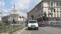 Как е възможно да левитираш върху движещ се автомобил?