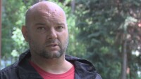 Пред bTV говори мъжът, подал жалби срещу Каплата и сина му