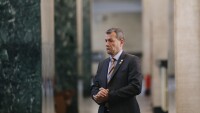3000 лв. глоба за Боян Расате за нахлуването в офис на ЛГБТ общността в София