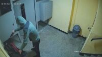 Търси се крадецът: Неизвестен отмъкна електрическо колело, заключено във вход на блок