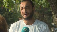 Полицейско насилие или шофьорът сам е паднал от колата?