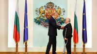 Радев връчи орден „Стара планина“ на Иван Николов за отстояване на правата на българите в Сърбия