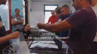 Грижа за природата, паднала лампа и спор за бюлетина: Какво още се видя на камерите в  секциите?