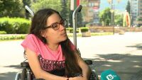 Волята и желанието за живот на Еми: Завършва с отличие и е кандидат за най-красива абитуриентка