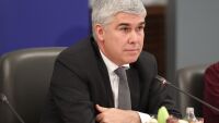 Министърът на енергетиката: Над 8000 абонати все още нямат ток