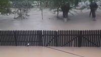 Хаос по пътищата и нарушения на полетите: Силна буря връхлетя Букурещ