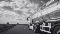 Тежка катастрофа между кола и цистерна отне живота на 24-годишно момиче и дядо й на Великден 