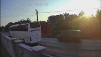 Отново опасно шофиране: Защо премахнаха ограничителните колчета срещу изпреварване в с. Самоводене?
