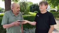 Добрият пример: 12-годишнo момче върна изгубения портфейл на възрастен мъж