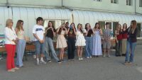 „Обичаме те, Ивона!“: Ученици в Сливен се борят за живота на 16-годишно момиче с фатално заболяване