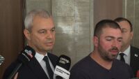 „Възраждане“ доведе в парламента доставчика от конфликта с Мирчев: Мъжът иска извинение, от партията -  оставката му