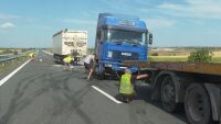 Безопасност или не съвсем: Защо мантинелите, които трябва да пазят, не спират камионите?