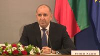 Румен Радев: Икономически ръст не се постига чрез раздаване на пари