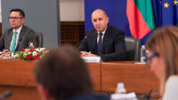 Среща за „Лукойл“: Румен Радев ще разговаря с представители на „Литаско“