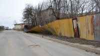 Опасна ограда на околовръстния път в Драгоман