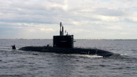 Руска подводница изплува край бреговете на Франция 