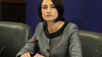Повече пари за майките само при по-кратко майчинство
