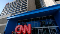 Заглавие: Тръмп отново срещу CNN: Телевизията не беше допусната да лети с президента