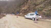 Огромно количество земна маса се е свлякла на прохода Троян-Кърнаре (ВИДЕО)